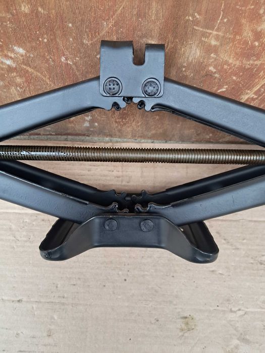 Домкрат Toyota Rav 4 Venza Lexus