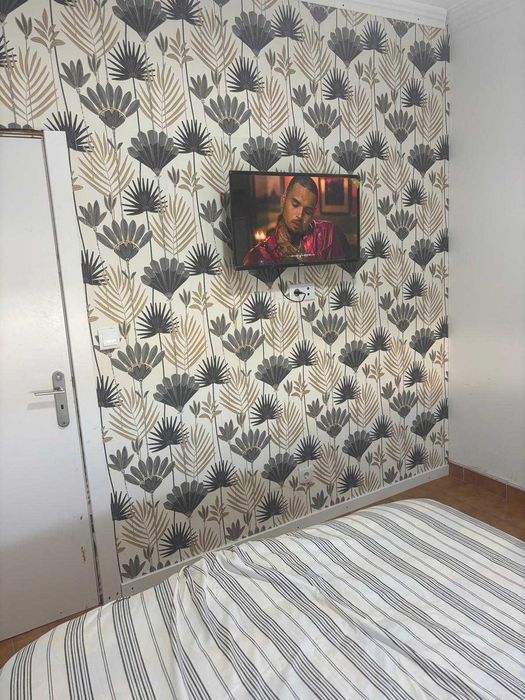 Quarto espaçoso e mobiliado na Avenida de Santa Maria - Agualva Cacém