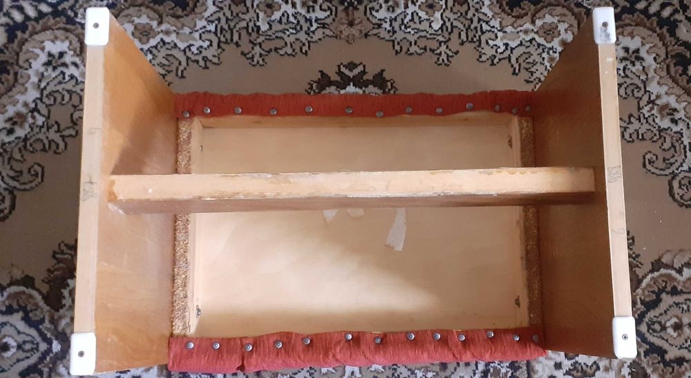 Пуф к туалетному столику