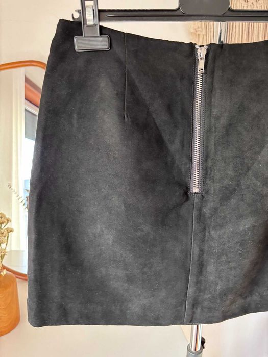 Saia preta H&M Divided EUR 38 | Efeito camurça com laço frontal