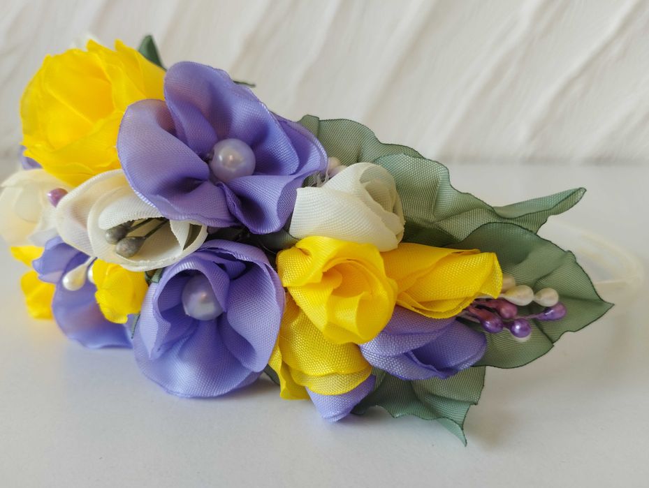 Обруч ручної роботи, квіти виготовлені  з тканини