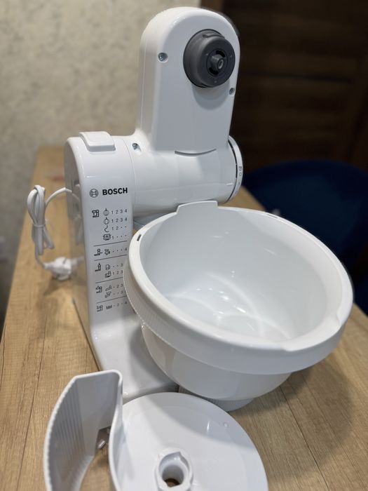 Кухонний комбайн Bosch Mum 4