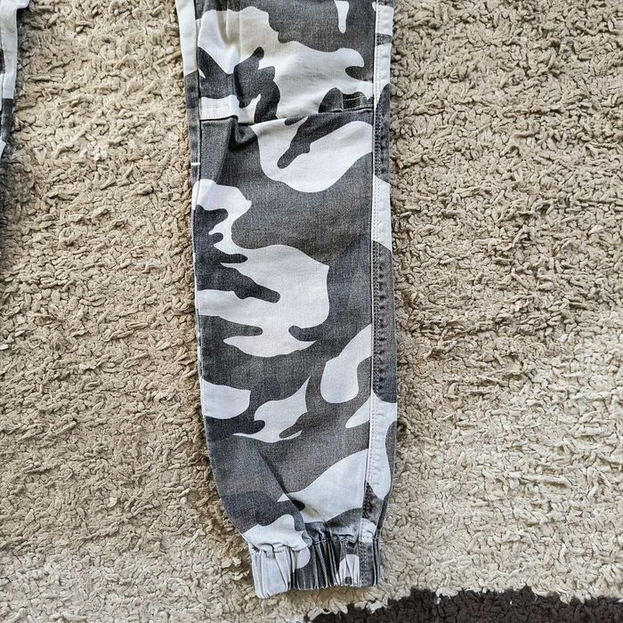 spodnie chłopięce moro joggery rozmiar S (152 cm)