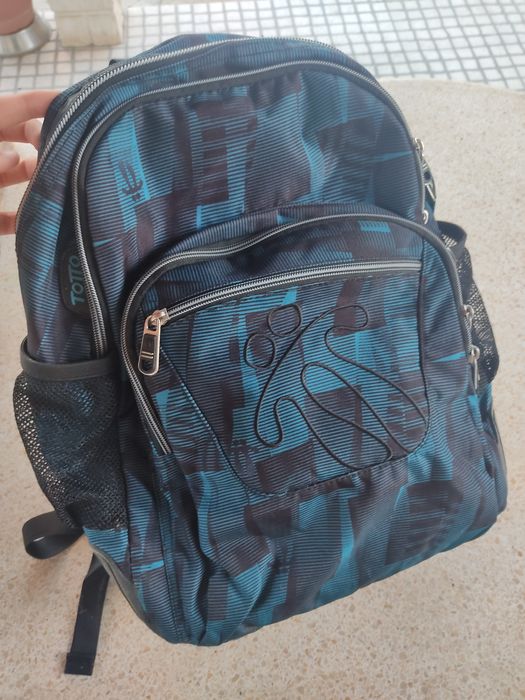 Mochila escolar Totto Ótimo estado