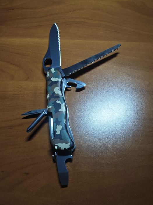 Nóż Scyzoryk Victorinox Trailmaster Camo