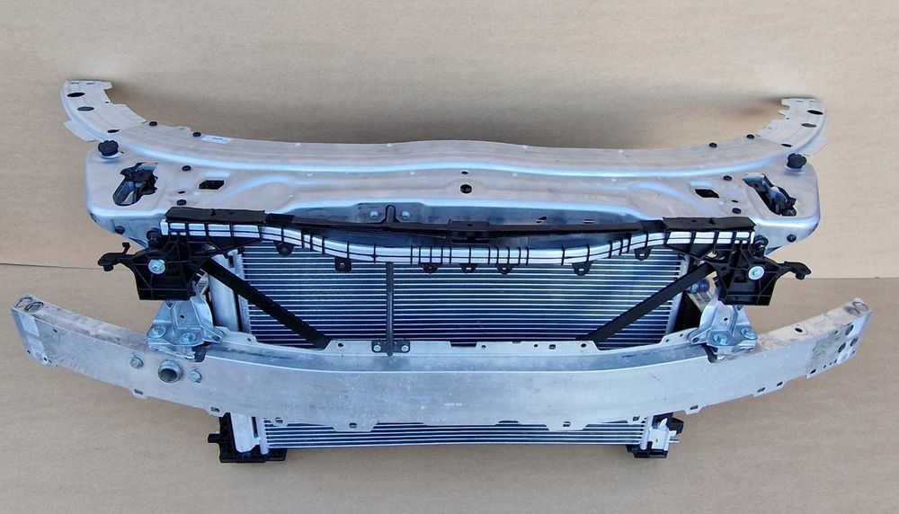 MERCEDES C KLASA W205 2018-2021 передня панель