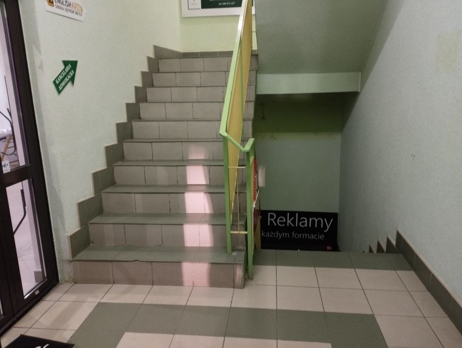 Lokal handlowo -usługowy do wynjęcia Al.Armii Kranowej 25A