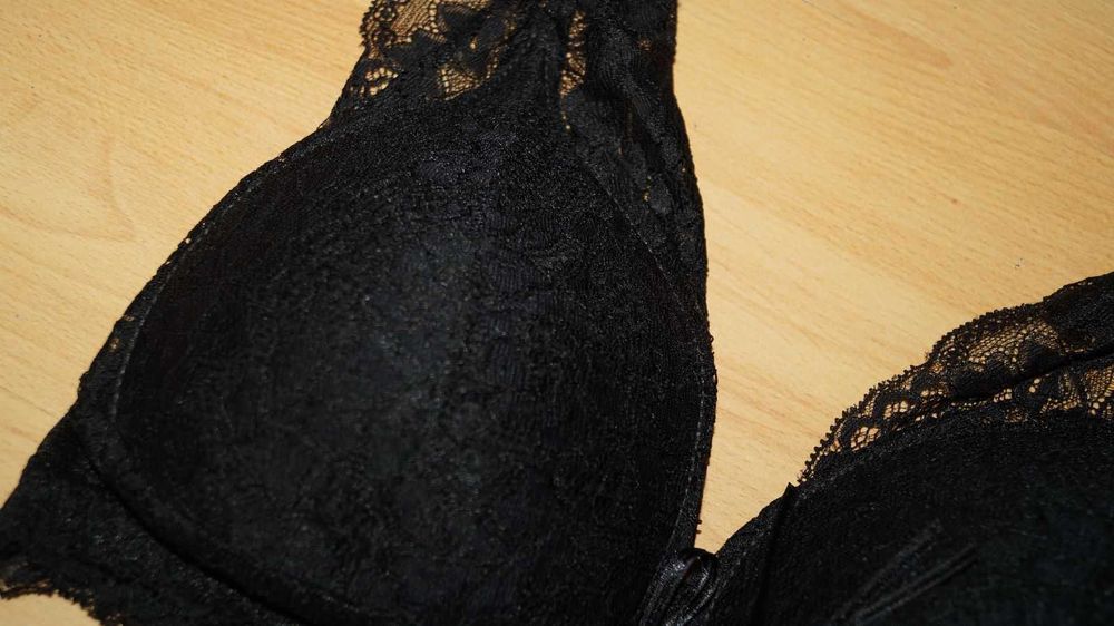 Piekny boustonosz dla nastolatki