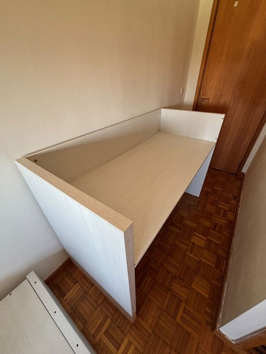 Cama com Escrivaninha