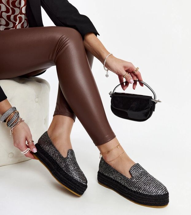 Czarne espadryle zdobione srebrną nitką Havin