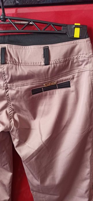 Брюки нові класні