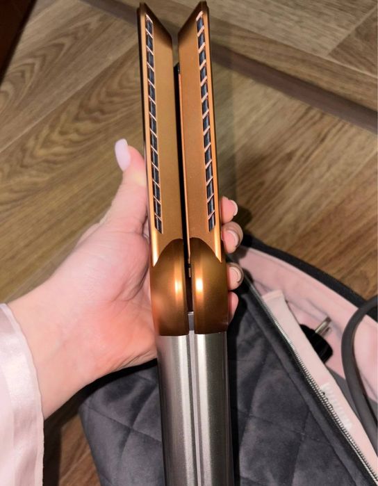 Оригінальний Dyson Airstrait.