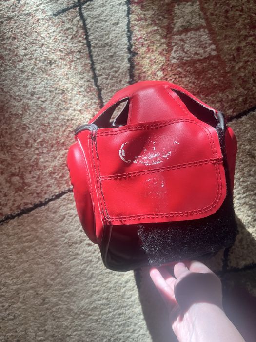 Шлем для занятий боксом.