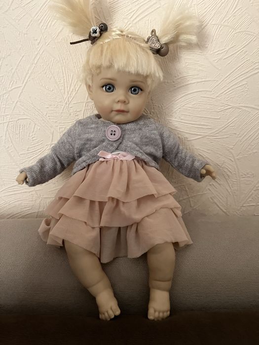 Реалістична лялька з котиком