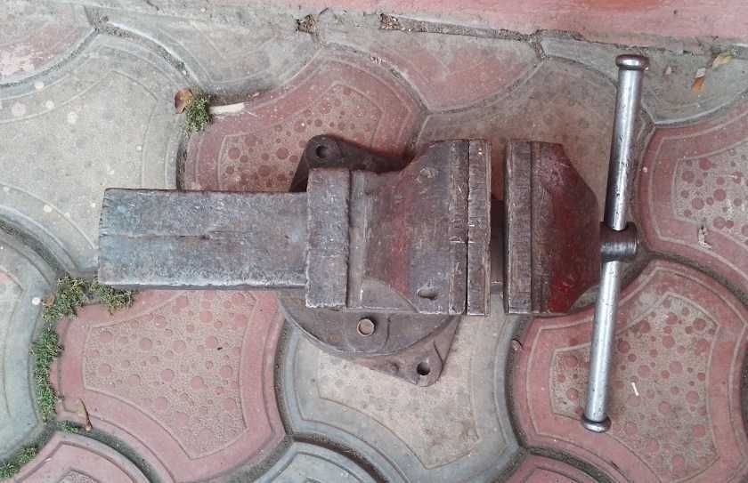 Тиски слесарные металические