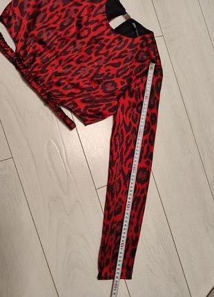 Стильний укорочений топ з леопардовим принтом