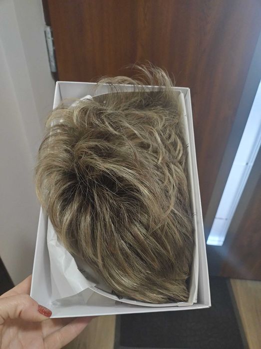 Peruka ciemny blond