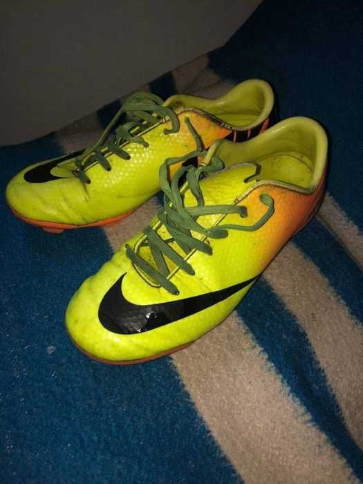Футбольные бутсы Nike