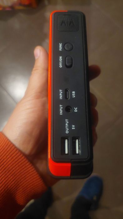 Booster arranque p/ automóveis e motas 12V e powerbank USB.