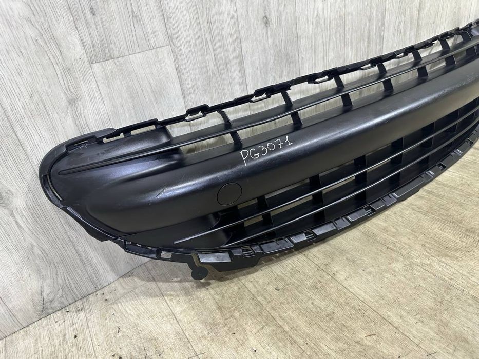 Бампер передний Решетка средняя Peugeot 207 ( 2006 - 2009 г. ) Решітка