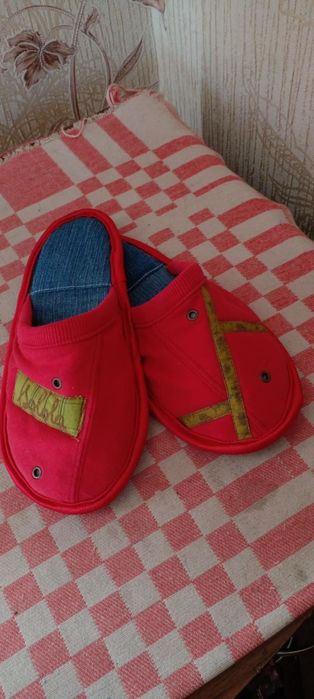Тапочки женские.