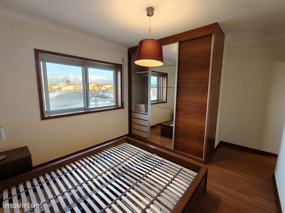 Apartamento T2 renovado junto ao mar