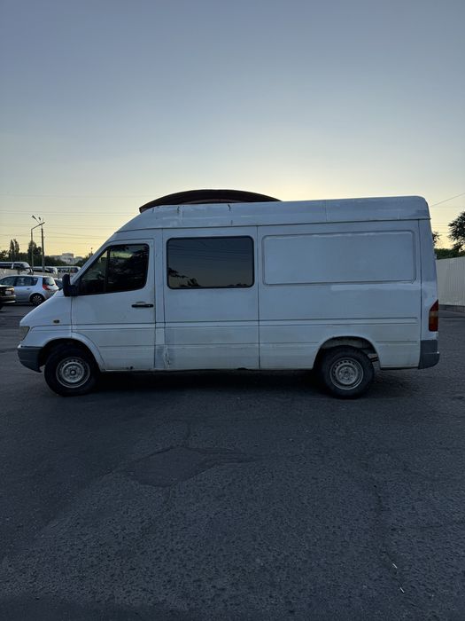 Продам Sprinter 208D