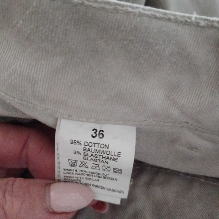 Tredy spodnie zgrabne i wygodne dla M/L