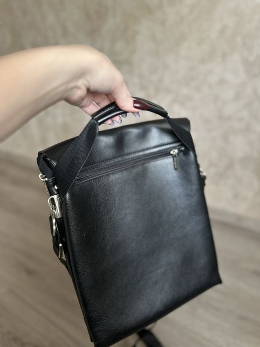 Це стильна чоловіча сумка через плече BaggyBag