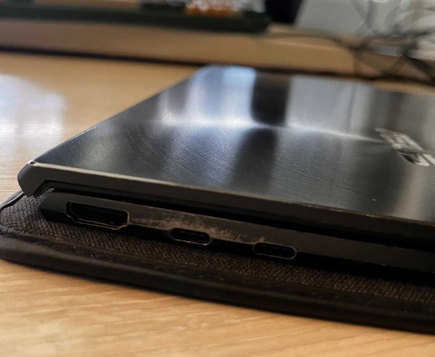 ASUS ZenBook 14 UM425UA / Ryzen 7 / 16 GB RAM / 512 GB SSD