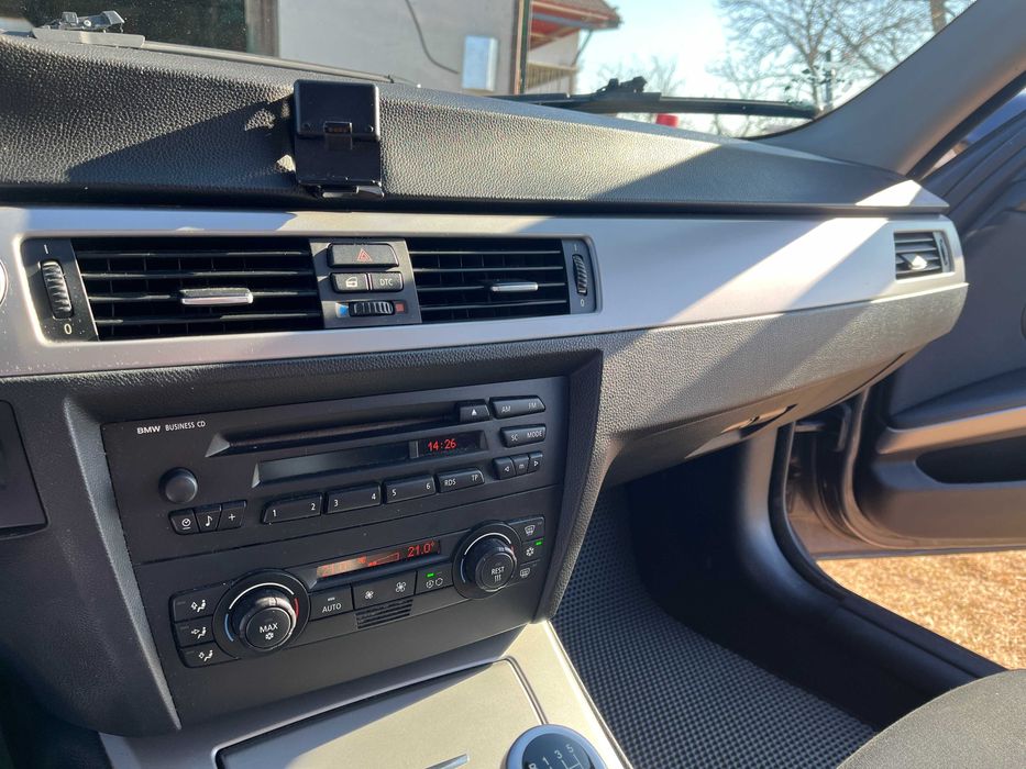 BMW E90 320i N46 2005 | Manual | 214 tys. km | Benzyna | Do poprawek