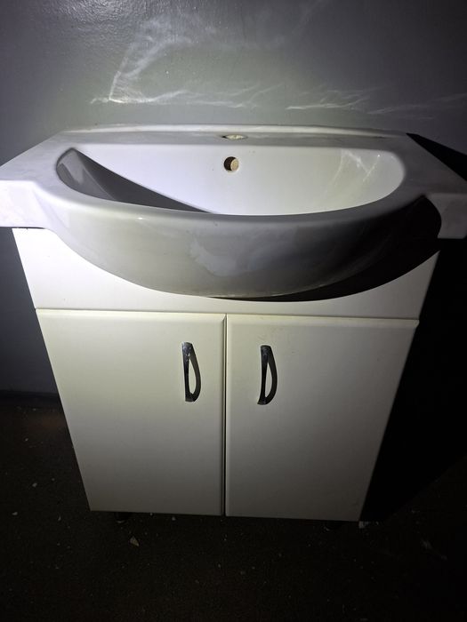 Умывальник с тумбой