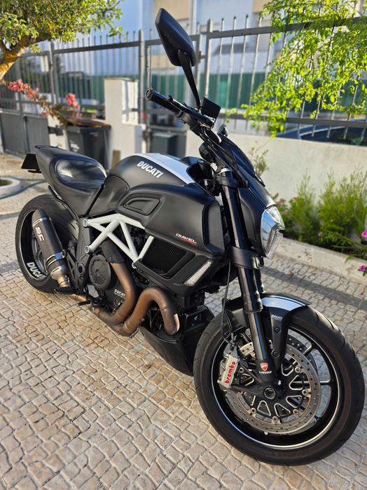 DUCATI DIAVEL 1200 Carbon Edition