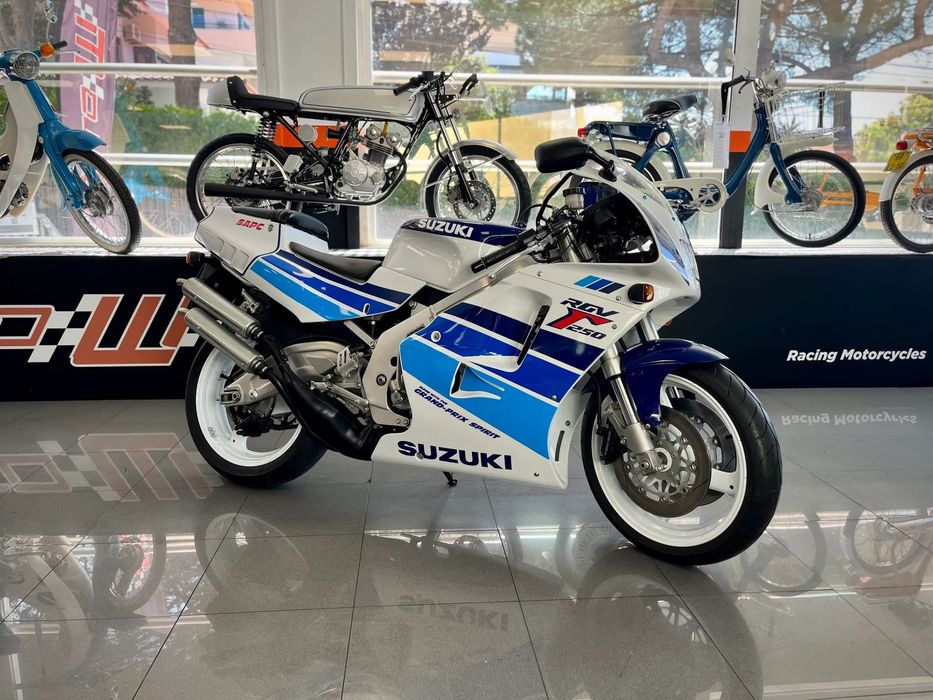 Suzuki RGV  250
