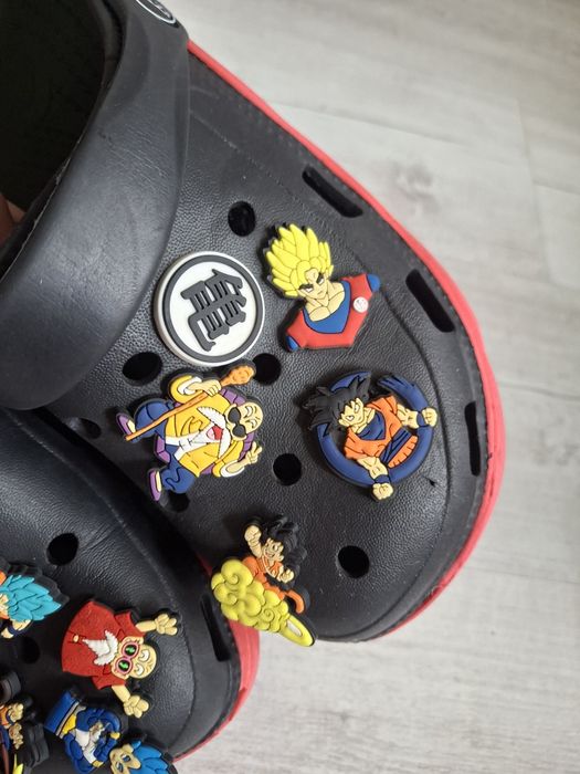 Crocsy chodaki Naruto przypinki 38