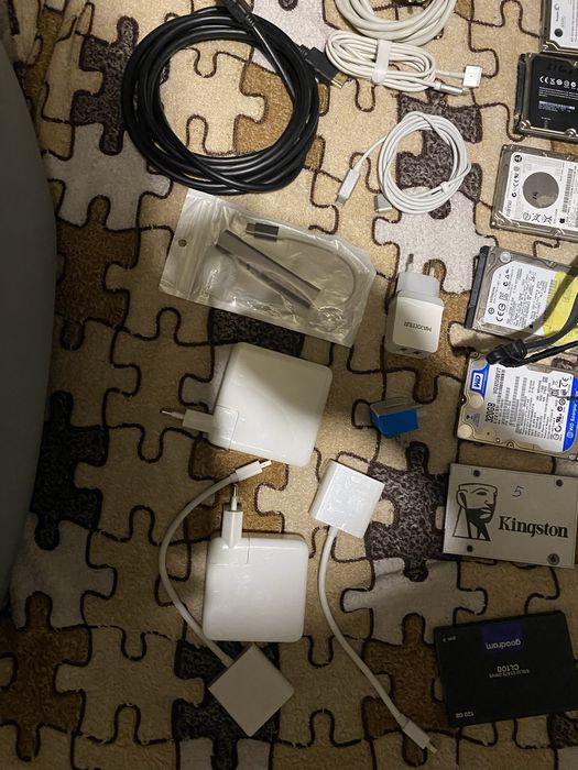 Продам все одним лотом або окремо ( Комплектуючі Apple )