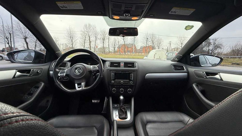 Volkswagen Jetta GLI 2.0 (220 к.с.) 2013