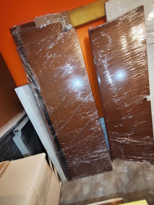 Vendo 2 mesinhas de cabeceiras , cómoda e roupeiro de cerejeira