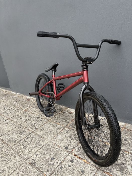 Vendo BMX em excelente estado, com pneus novos