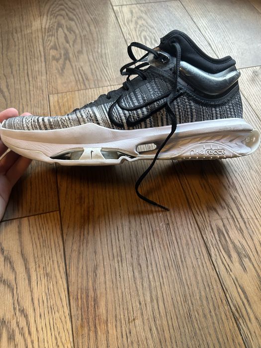 Nike GT Jump 2