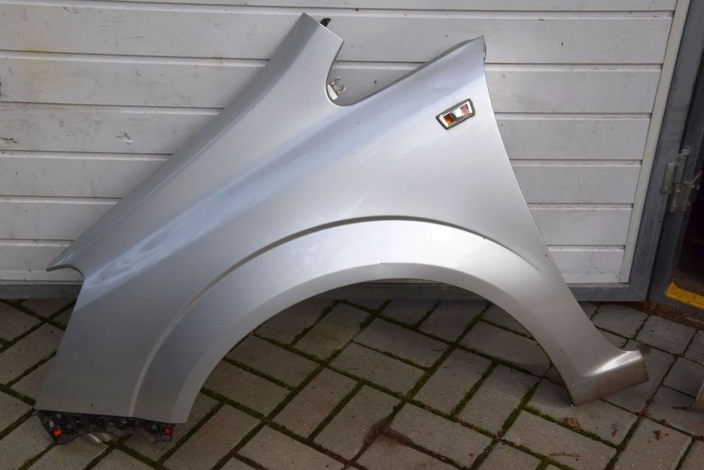 Opel Zafira B 05-14 Błotnik lewy przód srebrny Z157 bez korozji ładny