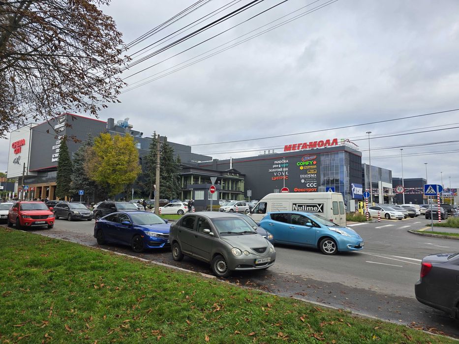 Оренда, 35м. навпроти МЕГАМОЛУ.