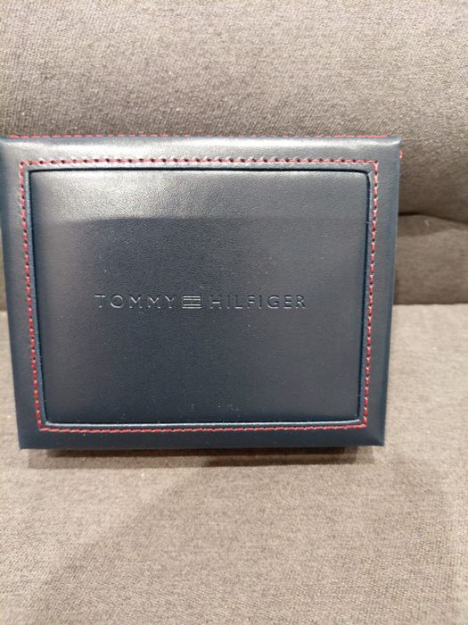 Super prezent oryginalny męski porfel Tommy Hilfiger