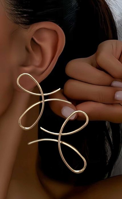 Złote kolczyki geometryczne Massimo Dutti