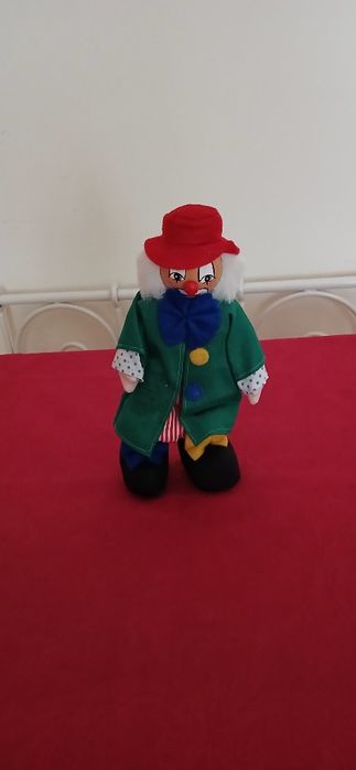 Palhaço com cabeça de madeira