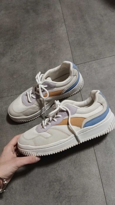 Buty sportowe damskie
