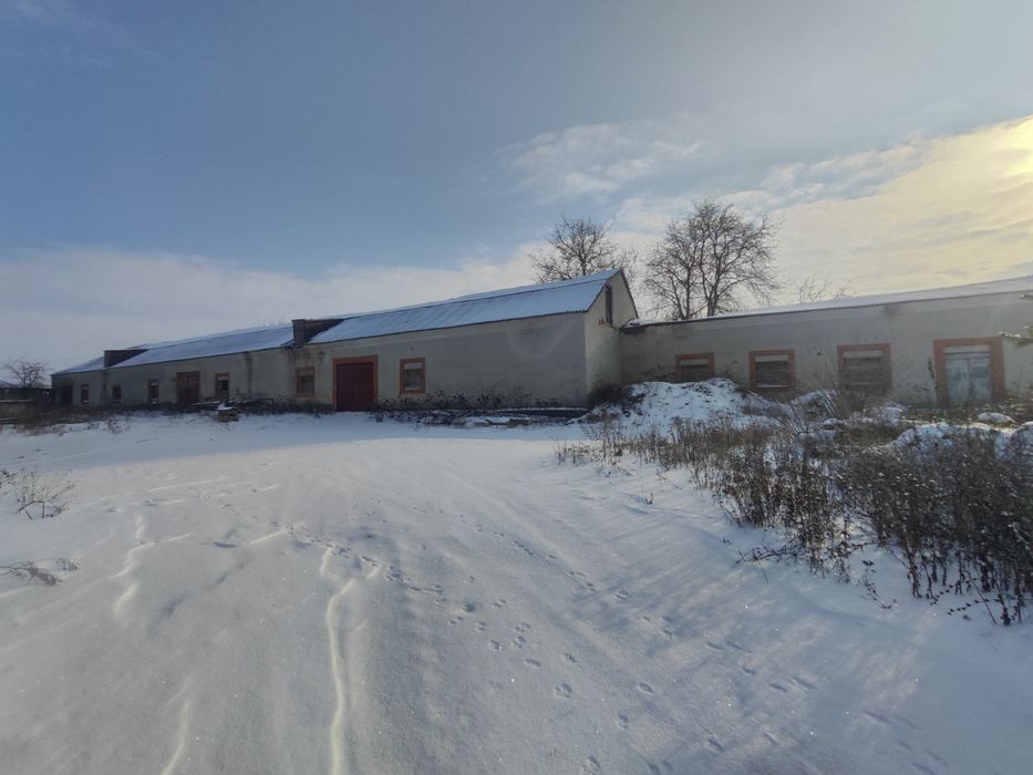 Продам приміщення, склади ... На території консервного заводу.