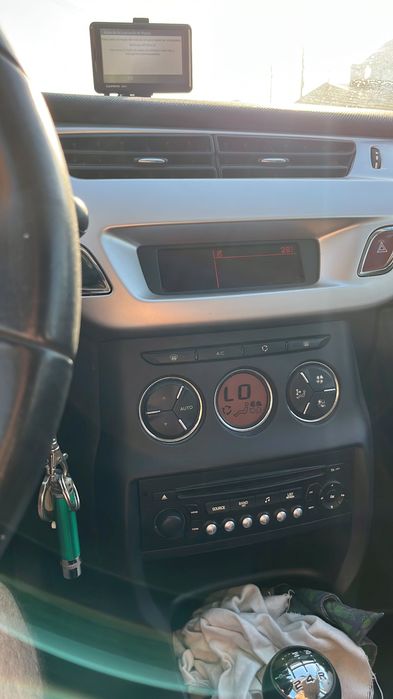 Vendo carro de marca Citroën C3 a Gasolina