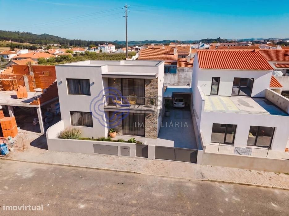 Moradia T3 independente com garagem na A-da-Gorda