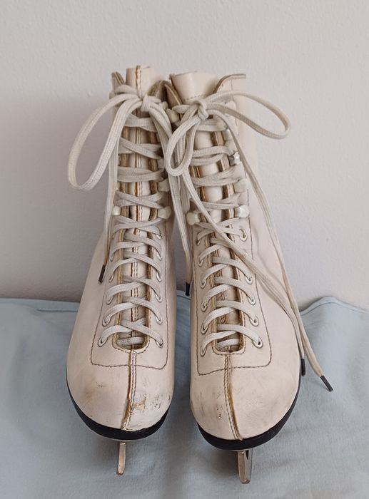Białe łyżwy figurówki skórzane r. 28,5cm Posport